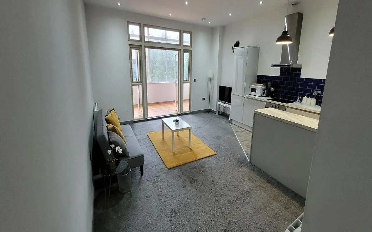 Doncaster City Centre Deluxe Whole Apartment Sleeps 4 D2