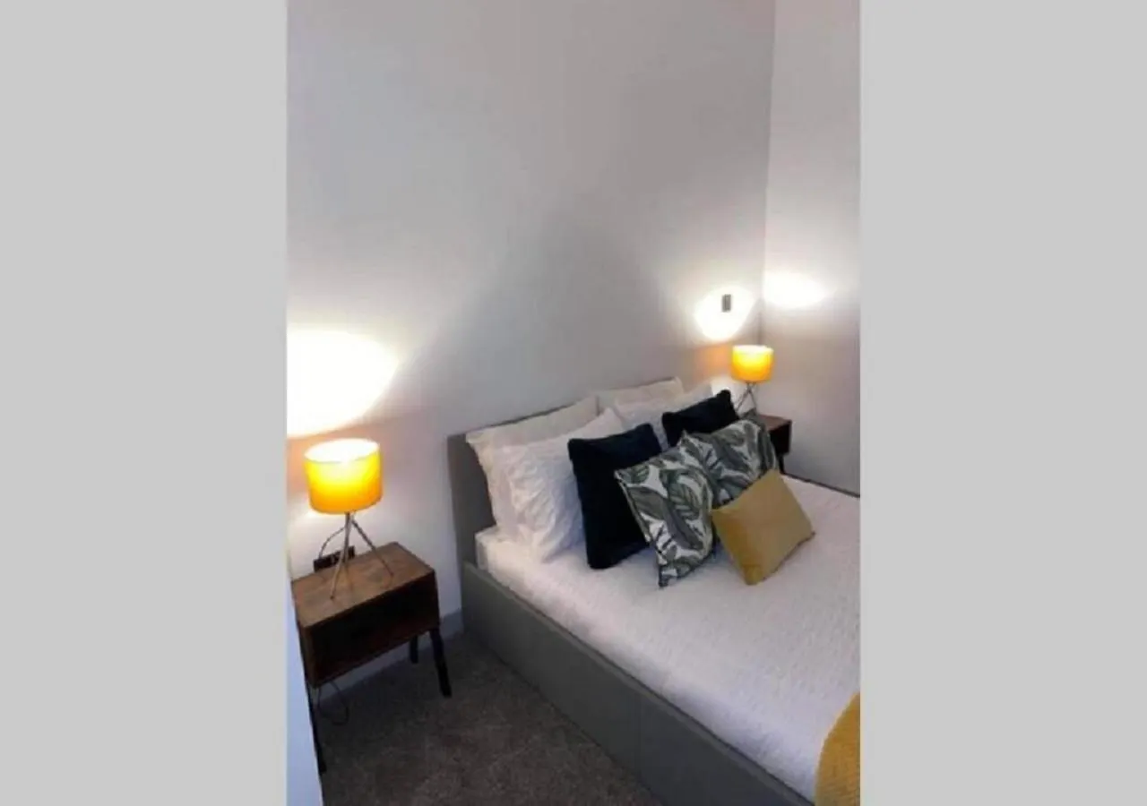 Doncaster City Centre Deluxe Whole Apartment Sleeps 4 D2