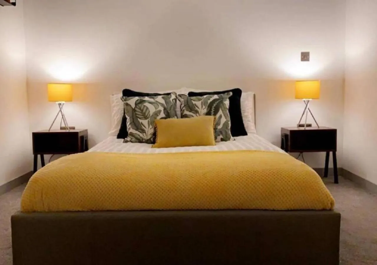 Doncaster City Centre Deluxe Whole Apartment Sleeps 4 D2