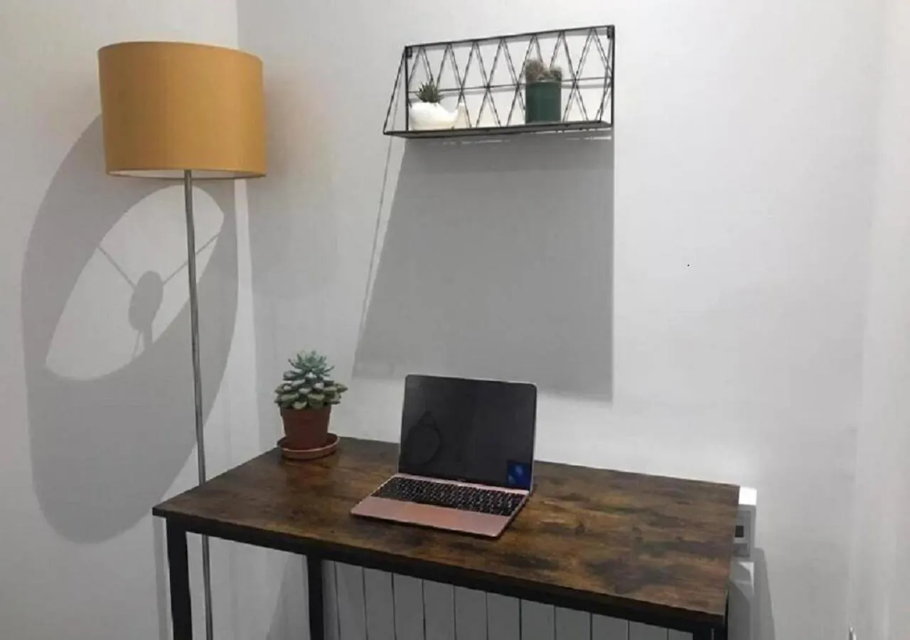 Doncaster City Centre Deluxe Whole Apartment Sleeps 4 D2