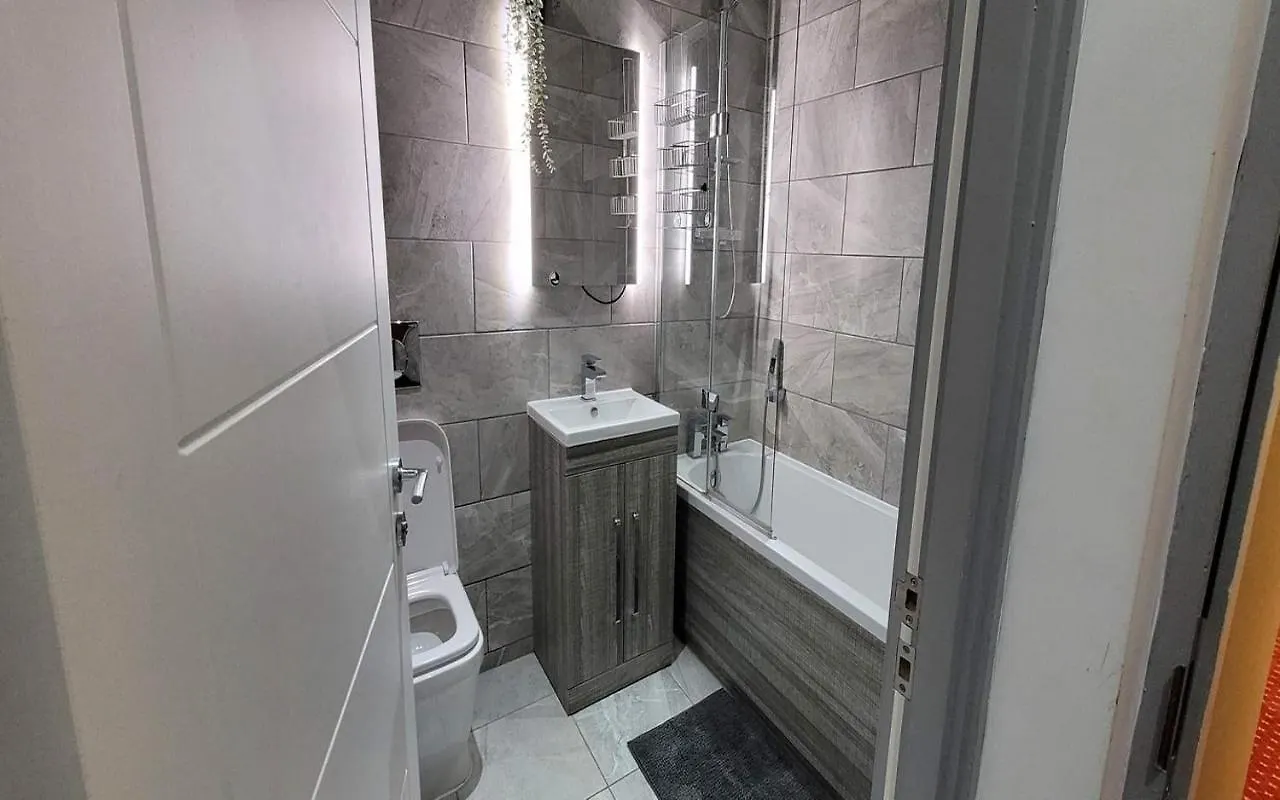 Doncaster City Centre Deluxe Whole Apartment Sleeps 4 D2